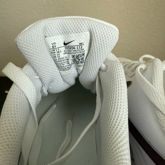 Nike White and Black Sneakers Classic Court Style - Picture 8 of 8